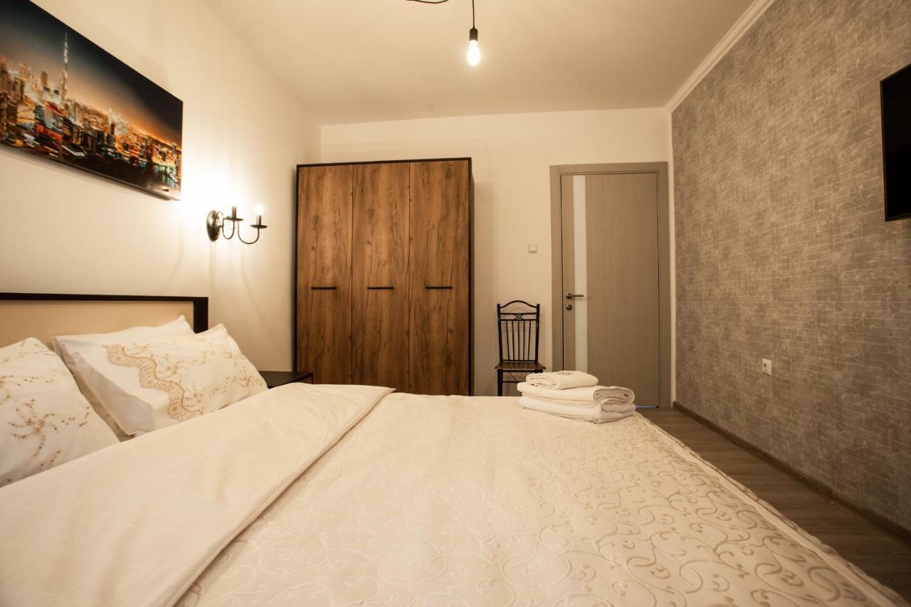 Ultra Lux 3 Rooms Apartment Near Arena City Kiev Dış mekan fotoğraf